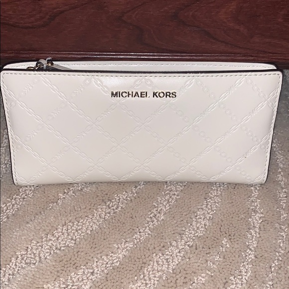 Michael Kors Handbags - Michael Kors Snap Wallet